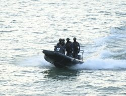 Kolaborasi Unsur Laut dan Udara, Tangkap Dua Kapal Pembawa Pasir Timah Ilegal