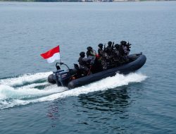 KRI Bung Hatta dan KRI Panah Amankan Kapal Asing pada Latihan Operasi Laut di Morowali