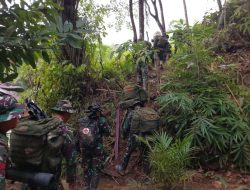 TNI Terobos 20 Titik Longsor Dengan Berjalan Kaki, Logistik Bencana Didorong ke Wilayah Terisolir Tapteng