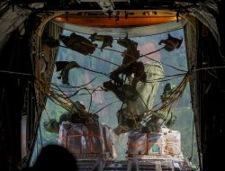 TNI Lakukan Airdrop Bantuan Sembako 5,4 Ton di Blankejeren, Gayo Lues