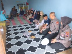 Polisi Peduli Polres Mojokerto Beri Santunan Keluarga Korban Kecelakaan di Pacet