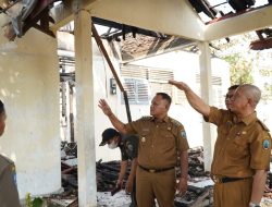Bupati Lampung Selatan, Meninjau Rumdin Camat Penengahan Pasca Kebakaran