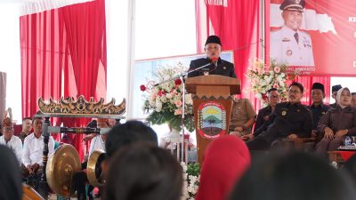 Bupati Nanang Ermanto, melantik 4. Kades terpilih di Kecamatan Katibung: Bangun Desa Dengan Semangat Gotong Royong.