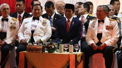 Menhan Prabowo Dampingi Presiden Jokowi Pimpin Upacara Parade Senja di Kemhan