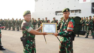 Pangdivif 2 Kostrad Pimpin Upacara Purna Tugas Satgas Pamrahwan Maluku dan Maluku Utara Yonarmed 1 Kostrad TA 2023