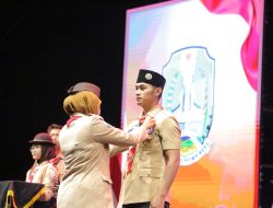 Mas Lindra Terima Lencana PANCAWARSA Saat Pembukaan Jambore Daerah Jawa Timur