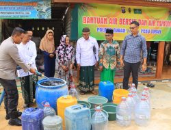 Gandeng PCNU, Polres Tuban Gelar Bakti Sosial Pembagian Air Bersih