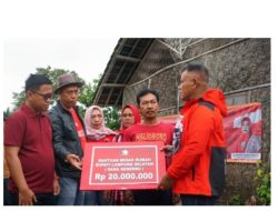 Tak Kenal Hari Libur, Bupati Lampung Selatan Tetap Sambangi Warganya, Serahkan Bantuan Bedah Rumah di Desa Hara Banjarmanis