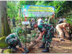 Danrem 043/Gatam Peduli Terhadap Lingkungan Hidup, Pimpin Langsung Penanaman Pohon Serentak di Gunung Rajabasa