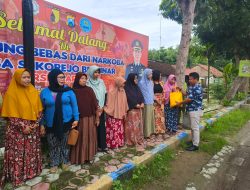 Jum’at Berkah, Dalam Rangka Polisi Peduli Satresnarkoba Polres Bojonegoro Bagikan Sembako