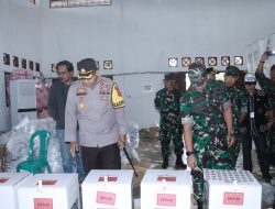 Kapolres dan Dandim Lampung Selatan Cek Proses Packing Surat Suara di Gudang Logistik KPU
