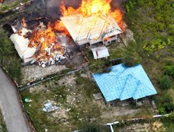 Empat Rumah Dinas seharga 7 Milyar di Intan Jaya Ludes dibakar Kelompok Separatis Teroris Papua (KSTP)