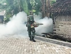 Babinsa Koramil Sumberrejo Bojonegoro bantu Fogging di Desa Sendangagung