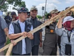 Badan Pengawas Pemilu (BAWASLU) Kabupaten Lampung Selatan, Tertibkan Alat Peraga Kampanye