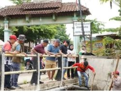 Bupati Nanang Ermanto Sambangi Lokasi Terdampak Banjir di Desa Hajimena