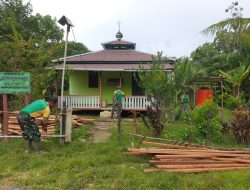Satgas Pamtas Yonarmed 10/ Bradjamusti Bantu Renovasi Masjid di Perbatasan