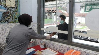 Klinik Lapas I Madiun Periksa Dahak Lanjutan Pasien TB Guna Pantau Keberhasilan Pengobatan