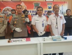 Polisi Berhasil Amankan Tersangka Pencuri Tiang KAI yang Terekam CCTV di Surabaya