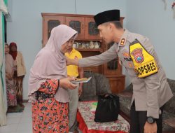 Kapolres Jember Serahkan Santunan untuk Keluarga Anggota KPPS yang Meninggal