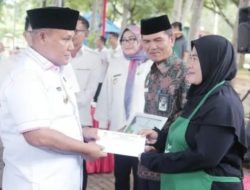 Bupati Lampung Selatan, Serahkan 50 Bantuan Modal UMKM, Pada launching Program Gerai Z- Ifter Ramadan
