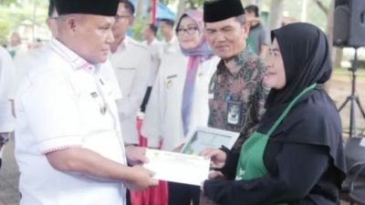 Bupati Lampung Selatan, Serahkan 50 Bantuan Modal UMKM, Pada launching Program Gerai Z- Ifter Ramadan