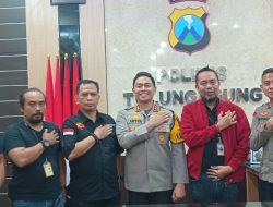 Malam Suntuk , Kapolres dan Wakapolres Tulung Agung , Terima Kunjungan Agus Flores