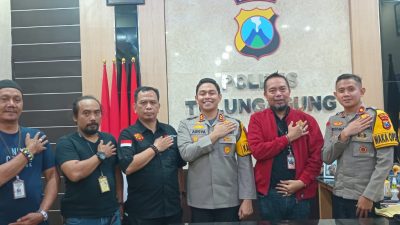 Malam Suntuk , Kapolres dan Wakapolres Tulung Agung , Terima Kunjungan Agus Flores