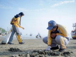 Peringati HPSN Tahun 2024, Pemerintah Gandeng Kelompok Peduli Sampah, Bersihkan Kawasan Pantai Boom