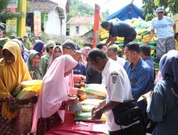 Warga Serbu Gerakan Pangan Murah Desa Dahor