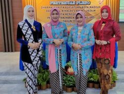 Peserta Dharma Wanita Persatuan Lapas Kelas I Madiun raih Juara Fasion Show Pada Kegiatan Rapat Pleno DWP Pemkot Madiun