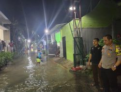 Upaya Tanggap Banjir: Kapolresta Tangerang Turun Tangan di Desa Cikande