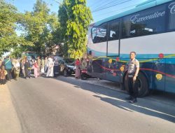 Giat Pengawalan pemberangkatan jamaah Haji di Wilayah Hukum Polsek Sugio Polres Lamongan