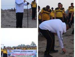 Peringati Hari Bhayangkara Ke-78, Polres Lampung Selatan Gelar Aksi Bersih-Bersih Di Pantai Sanggar
