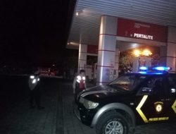 Cegah Kriminalitas Blue Light Patrol Polsek Mengwi Sambangi SPBU dan Pertokohan