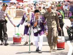 Mas Lindra Bersama Kepala Kemenag Tuban Lepas Keberangkatan Haji Tuban