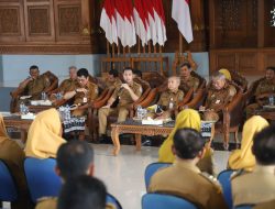 Mas Lindra Pimpin Rapat Sinkronasikan Program Pembangunan Bersama Kepala Desa