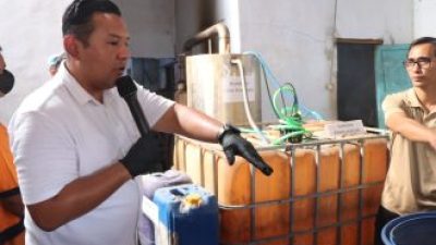 Polisi Bongkar Pabrik Miras Rumahan di Malang, Sekali Produksi Bisa Capai 250 liter Arak