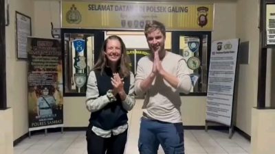 Viral, 2 bule asal Denmark numpang nginap di Polsek Galing, Polres Sambas