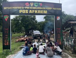 Satgas Yonif 762/VYS Gelar Acara Makan Bersama Untuk Menjalin Keakraban Dengan Warga Afkrem