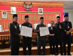 Thamrin Hadiri Paripurna DPRD Pengesahan Raperda Perubahan APBD Menjadi Perda Lamsel