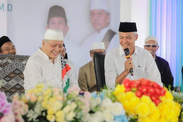 Capres 03 Ganjar Pranowo silaturahmi ke Ponpes An Nawawi di Berjan, Dusun IV, Lugosobo, Kecamatan Gebang, Kabupaten Purworejo, Jawa Tengah