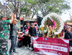 Babinsa Koramil Temayang Bojonegoro bersinergi Kawal Pawai Karnaval Tingkat SD dan MI se- Kecamatan