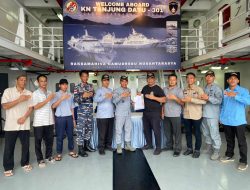 Bakamla RI Serahkan 8 Nelayan ke Pemerintah Natuna