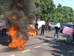 Kajari Lamongan Dinilai Lelet Tangani Kasus RPH-U dan Jamula, Masyarakat Duduki Kajati Jatim