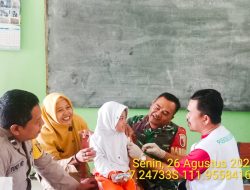 Dukung dan Sukseskan Program BIAS, Babinsa Koramil Sukosewu dampingi Nakes berikan Layanan Imunisasi