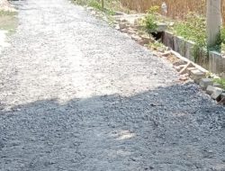 Proyek Pembangunan Jalan Lingkungan Desa Ketileng Diduga Asal Jadi dan Tidak Sesuai Kualitas