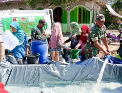 Lagi, Babinsa Kodim Bojonegoro salurkan 40 Ribu Liter Air Bersih untuk Warga Sugihwaras