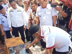 Bupati Nanang Ermanto, Resmikan Jalan di Way Tuba Way Baru Atas Desa Bakauheni Lamsel
