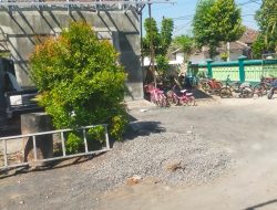 Diduga Pekerja Bangunan Gedung Kelas Baru SDN Desa Gambir Kuning Mengabaikan Safety, Tidak Memakai (K3) Keselamatan dan Pekerjaan Diduga Asal-asalan