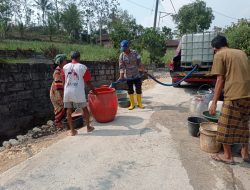 Polsek Pagak Salurkan Air Bersih untuk Warga Desa Pagak di Tengah Kesulitan Air Bersih